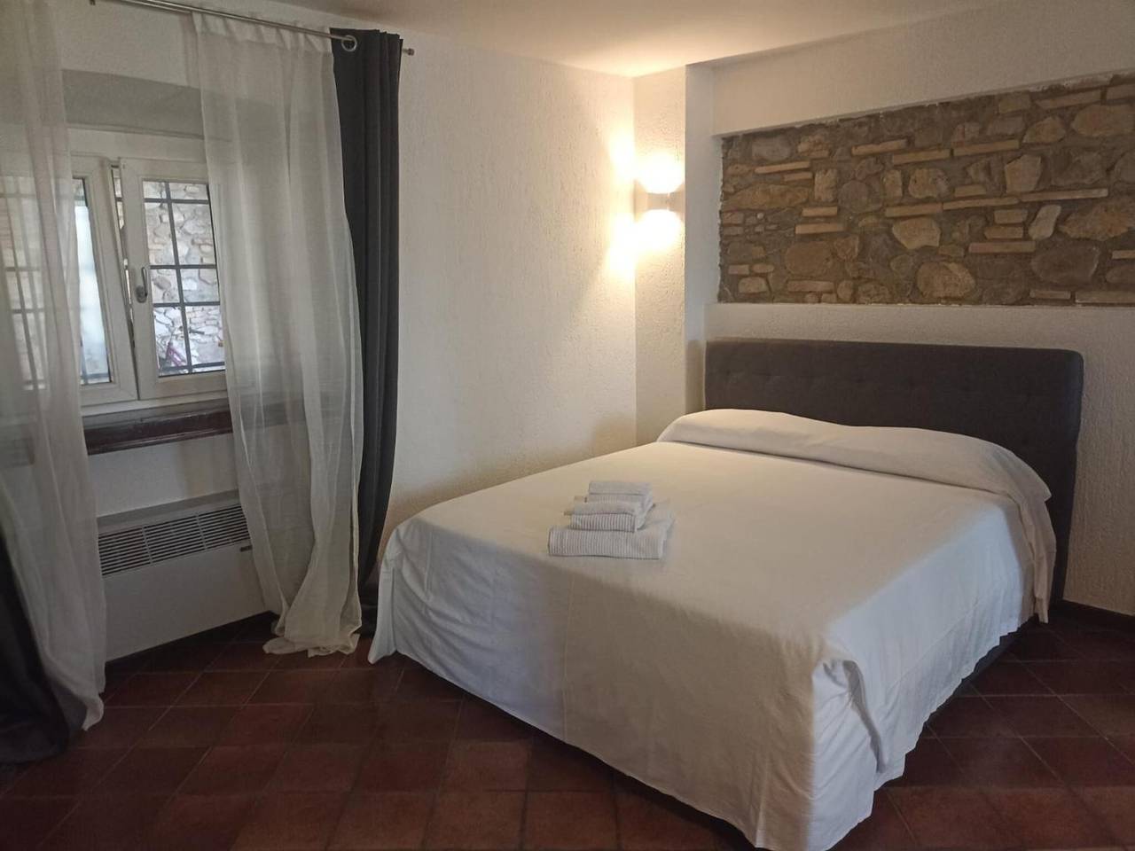 Appartamento intero, Appartamento 'Casa Dolce Casa Country House' con vista montagna, Wi-Fi e aria condizionata in Rivoltella del Garda, Desenzano del Garda