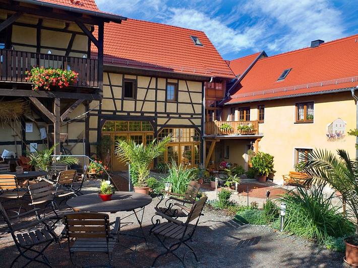 Ferienwohnung für 10 Personen, mit Balkon und Balkon/Terrasse sowie Terrasse und Garten in Ruttersdorf-Lotschen
