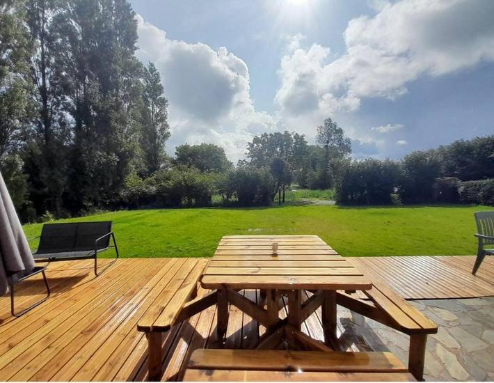 Location de vacances pour 8 personnes, avec Terrasse ainsi que Jardin et Vue à Montmartin-en-Graignes