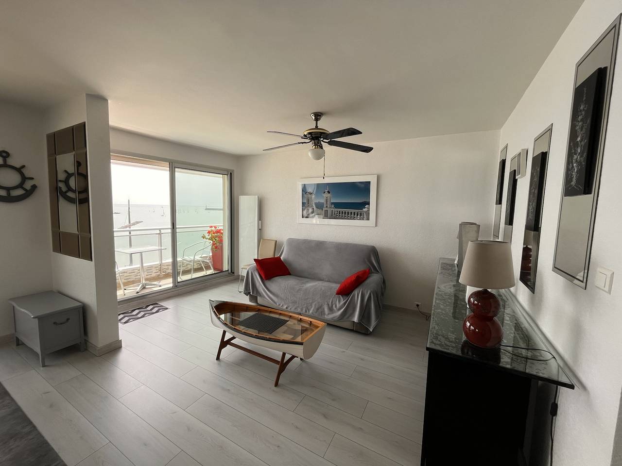 Entire apartment, 2-bedroom apartment beachfront with parking, 3 stars in Les Sables-d'Olonne, Vendée