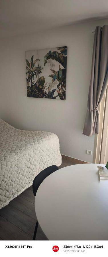 Gîte pour 2 personnes, avec Terrasse et Jardin à Attin