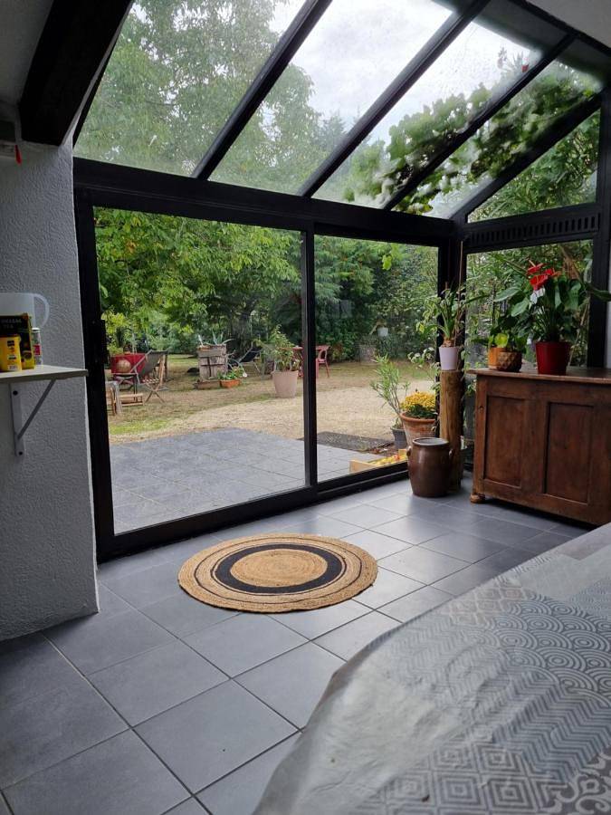 Gîte pour 2 personnes, avec vue et jardin à Theix - 4