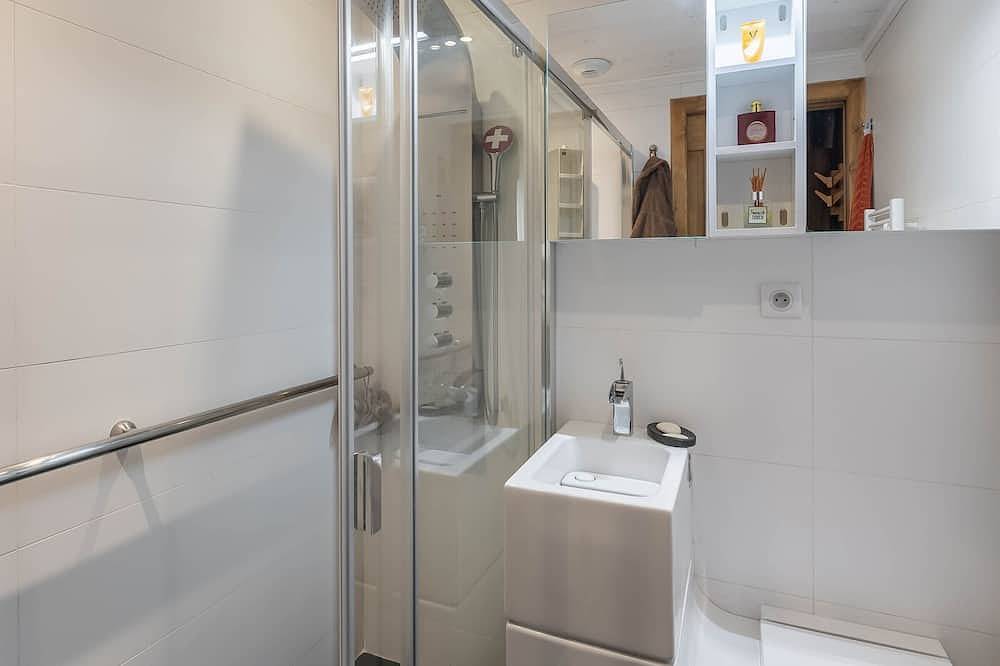 Ganze Wohnung, Apartment in Courchevel 1300 für 8 Pers, an der Piste mit Sauna in La Tania, La Perrière