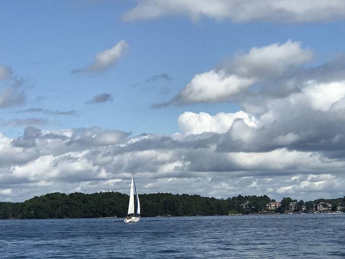 Vacation house for 10 people, with yard, with pets in Lake Norman