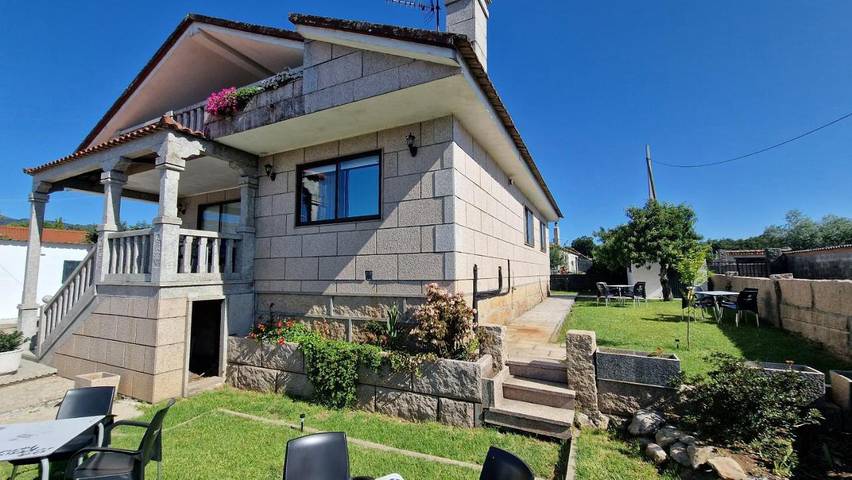 Apartamento para 3 personas, con jardín además de vistas y terraza en Tui