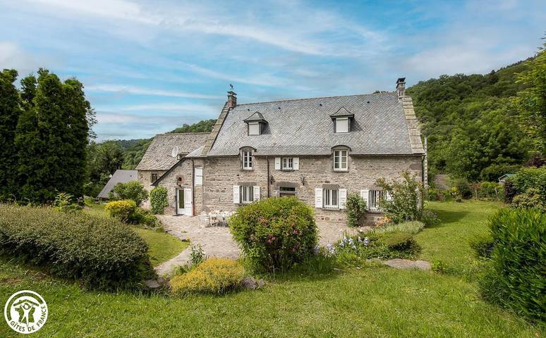 Gîte pour 14 personnes, avec Terrasse ainsi que Jardin et Vue à Mont-Dore