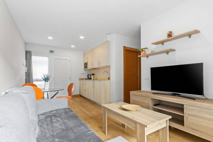 Apartamento entero, Apartamento '4 Jardin- Puerto Chico' con vistas a la montaña y jardín privado in Llanes, Costa Verde