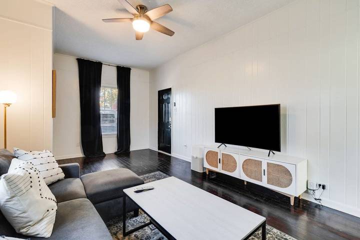 Vacation house for 4 people, with yard and balcony, kid friendly in Louisiana