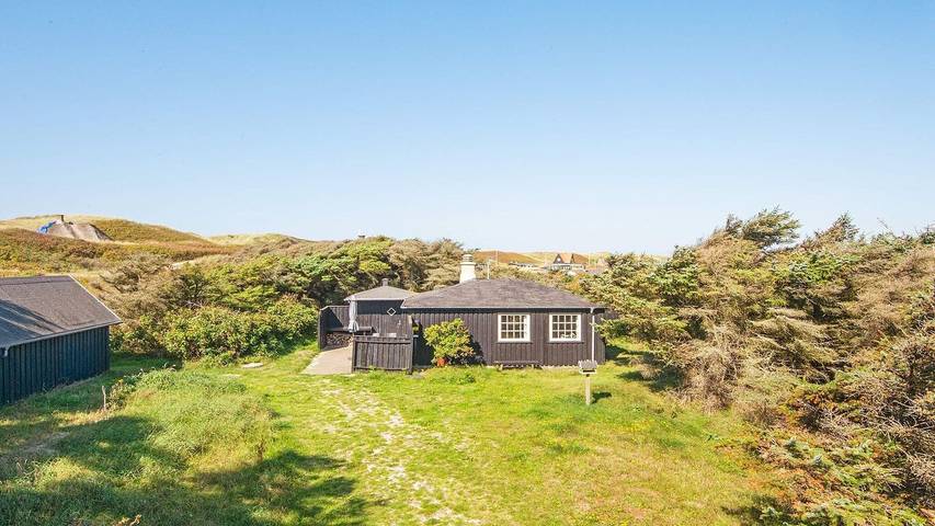 Ferieudlejning for 4 personer, med terrasse i Fjand
