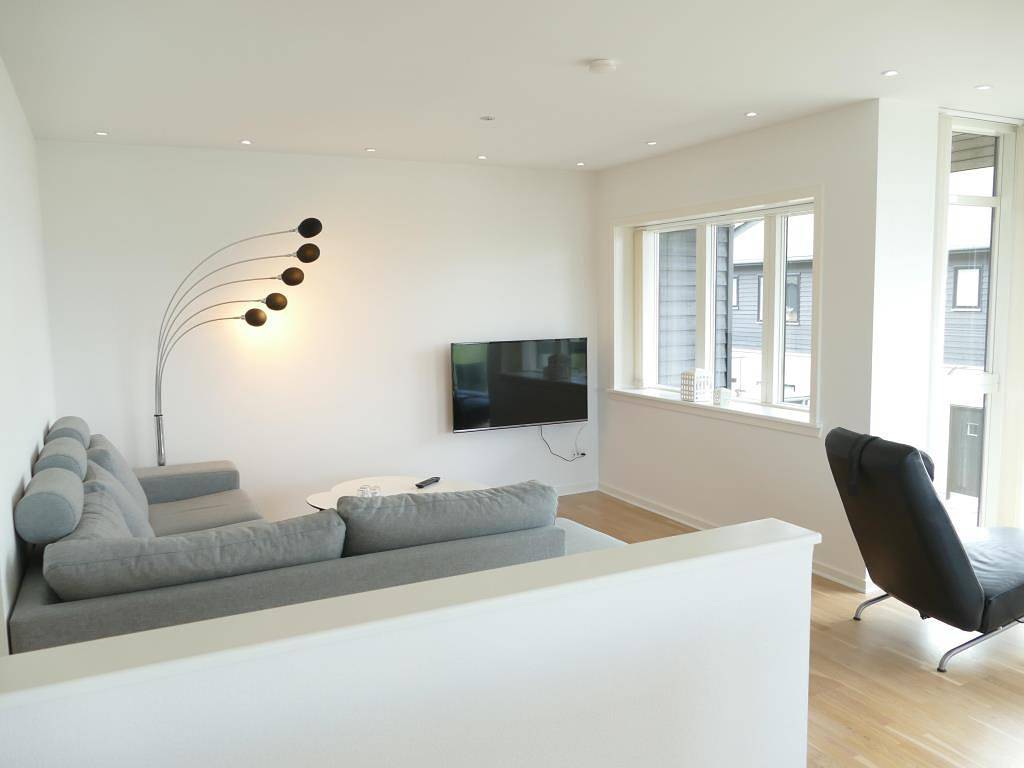 Großes Haus in der Nähe des Hafens in Nykøbing Mors mit fantastischem Blick auf den Hafen, die Stadt und die Sallingsund Brücke. in Nyköbing Mors, Morsø