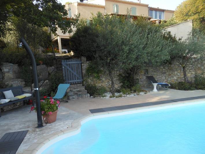 Gîte pour 4 personnes, avec piscine et jardin