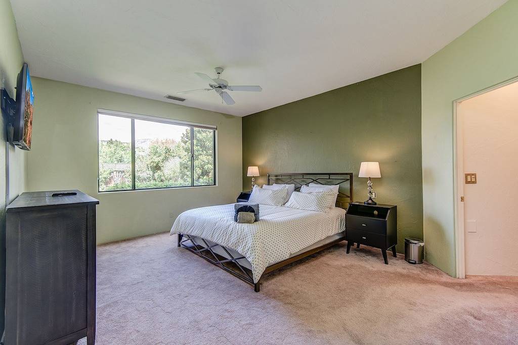 Discover luxury at Sedona Retreat West, a 3Br, 2Ba oasis with stunning red rock views. in Sedona, Oak Creek Canyon