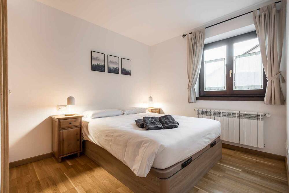 Entire apartment, Prat deth Pas by Seamount Rentals in Betren, Vielha e Mijaran