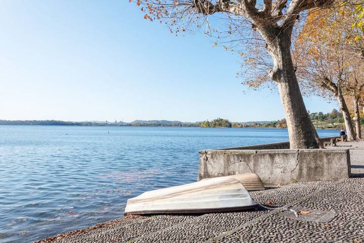 Appartamento intero, Guesthost - Le tre Ninfee Apt x6 with Free Parking in Pusiano, Brianza