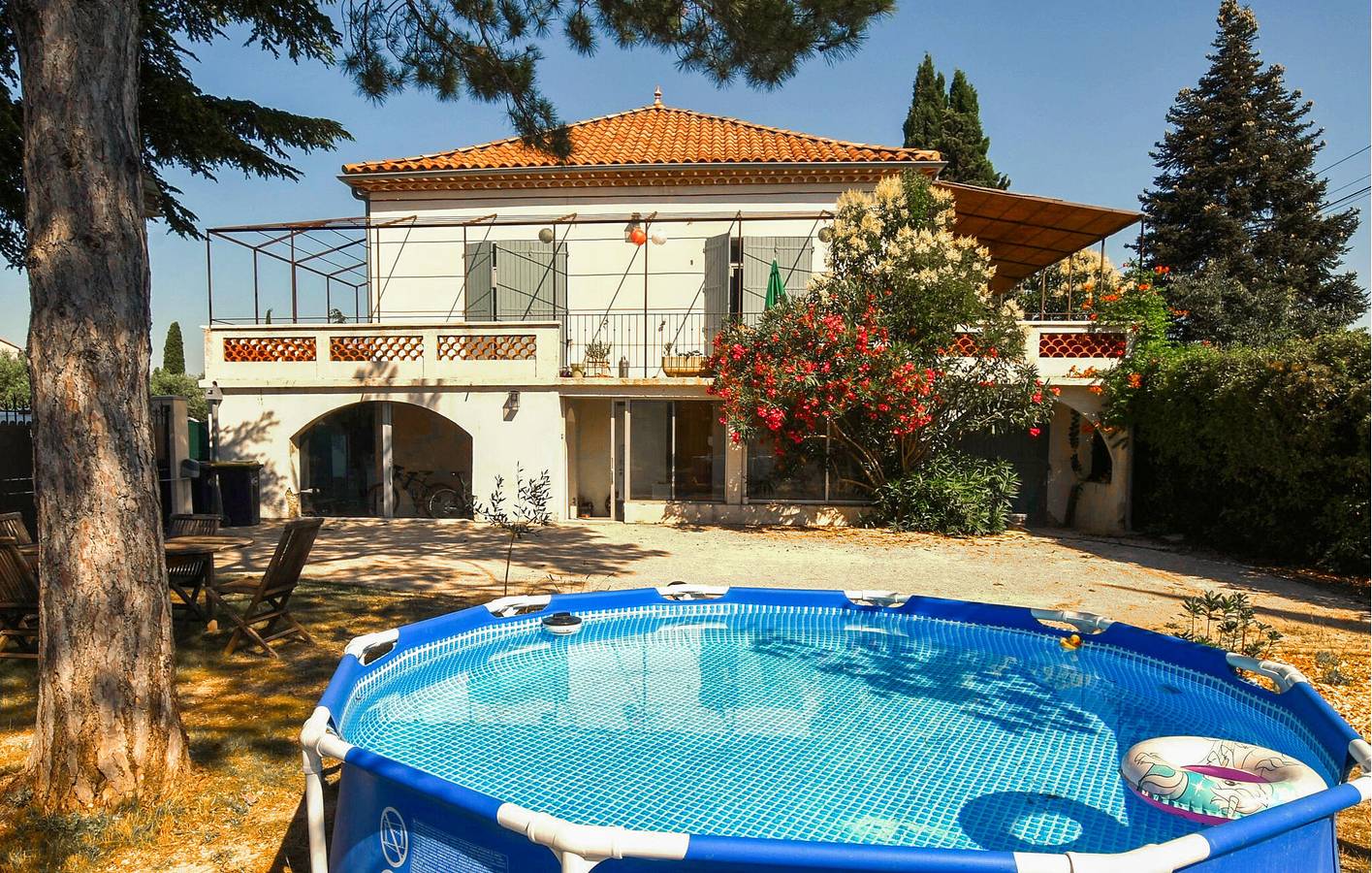 Encantador piso de 140 m² con piscina y jardín, a 1,5 km del centro de Carpentras in Carpentras, Parque natural regional del Mont Ventoux