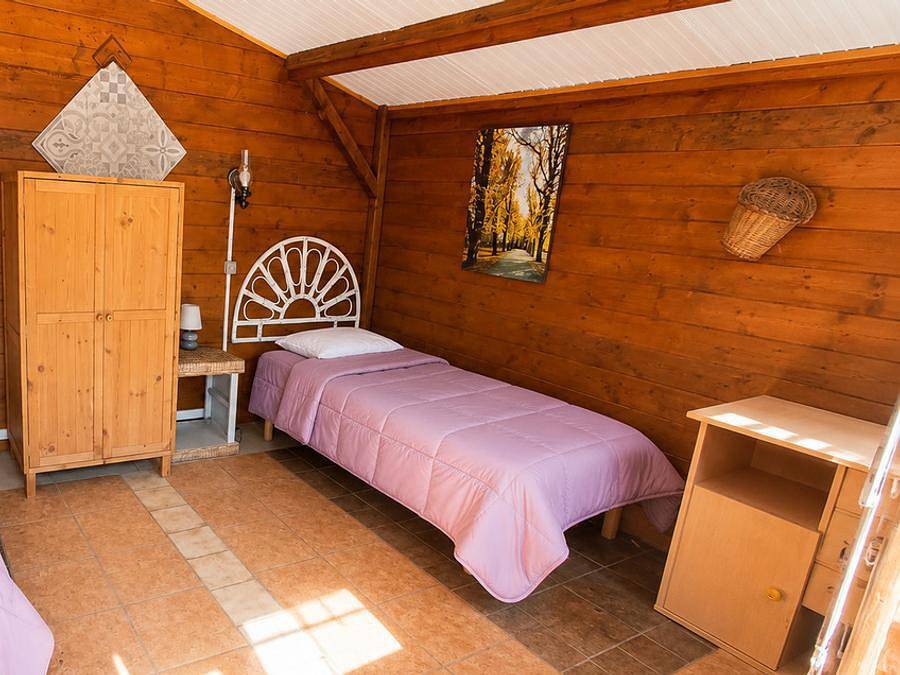 Camping Uhaitza - Chalet 2 personnes - Petit Chalet bois dortoir (sans cuisine, ni eau) in Gotein-Libarrenx, Région d'Oloron-Sainte-Marie