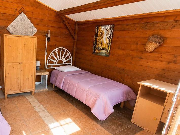 Camping Uhaitza - Chalet 2 personnes - Petit Chalet bois dortoir (sans cuisine, ni eau) in Gotein-Libarrenx, Région d'Oloron-Sainte-Marie