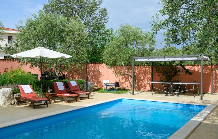 Gemütliche 1-Zimmer-Wohnung mit Pool und Terrasse in der Nähe der Küste von Peruski in Marčana, Südküste Istrien