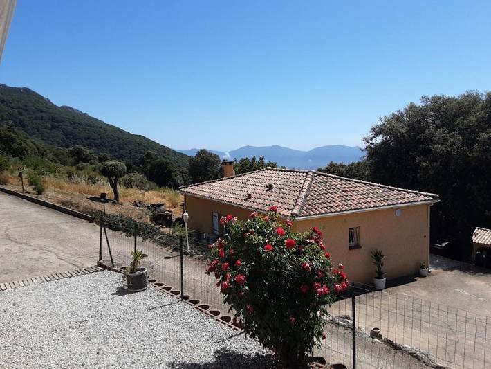 Location de vacances pour 4 personnes, avec vue et jardin à Casalabriva