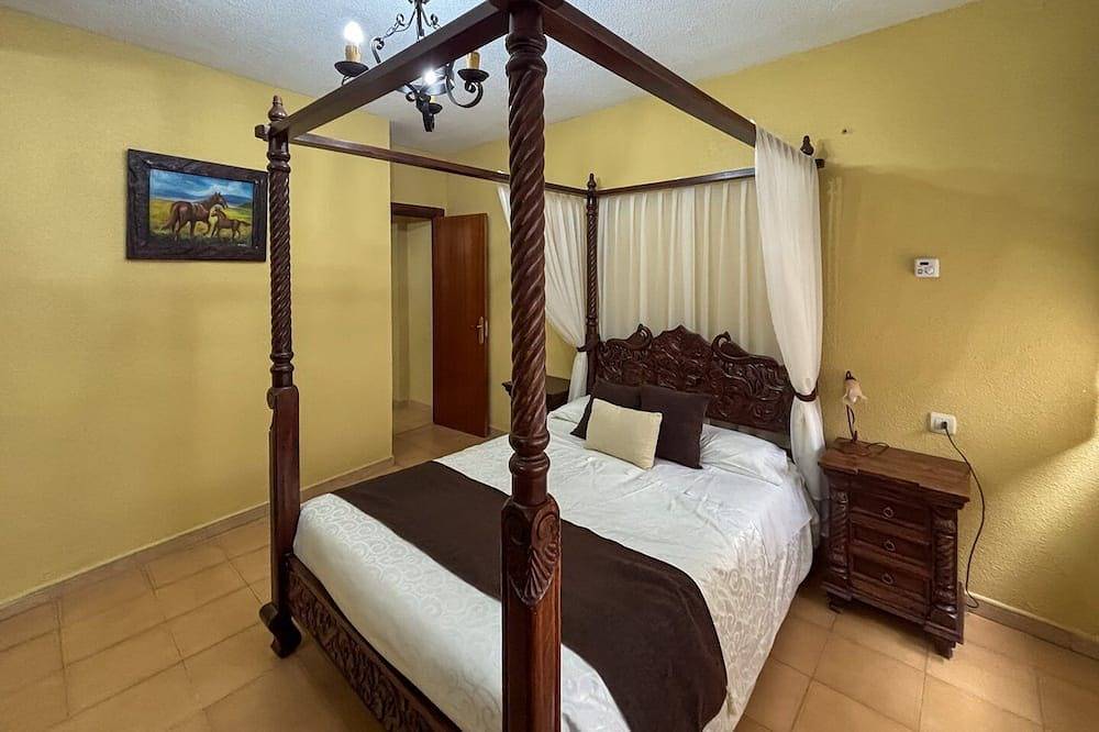 Entire apartment, Villa Dolores Apartments - Unit 1 in La Alberca, Parque Natural de Las Batuecas - Sierra de Francia