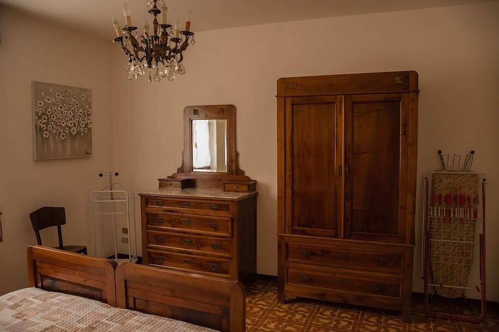 Ganze Wohnung, Aunt Maria's - Spirola Apartment. For a vacation surrounded by greenery in Monasterolo del Castello, Prealpi Bergamasche Orientali