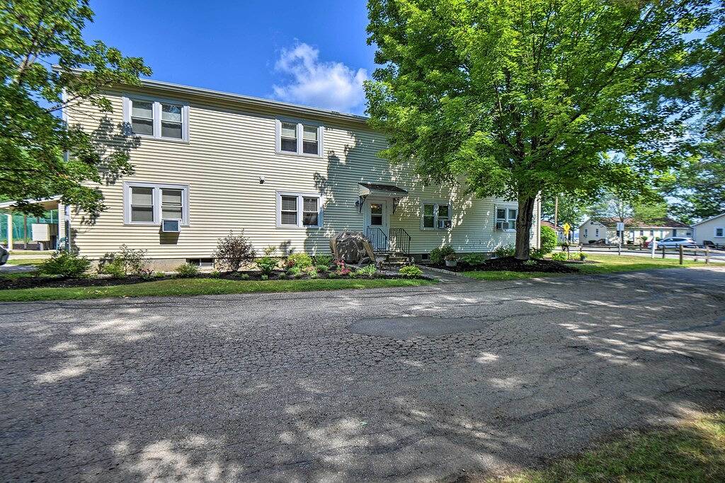 Ganze Wohnung, Gilford Escape w/ Boat Slip on Sanders Bay! in Gilford, Lake Winnipesaukee