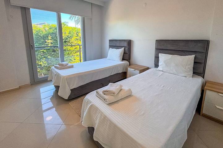 Entire apartment, Dream Penthouse C6 with Sea Views, Pool Access & a Private Balcony in Kusadasi, Turkish Aegean