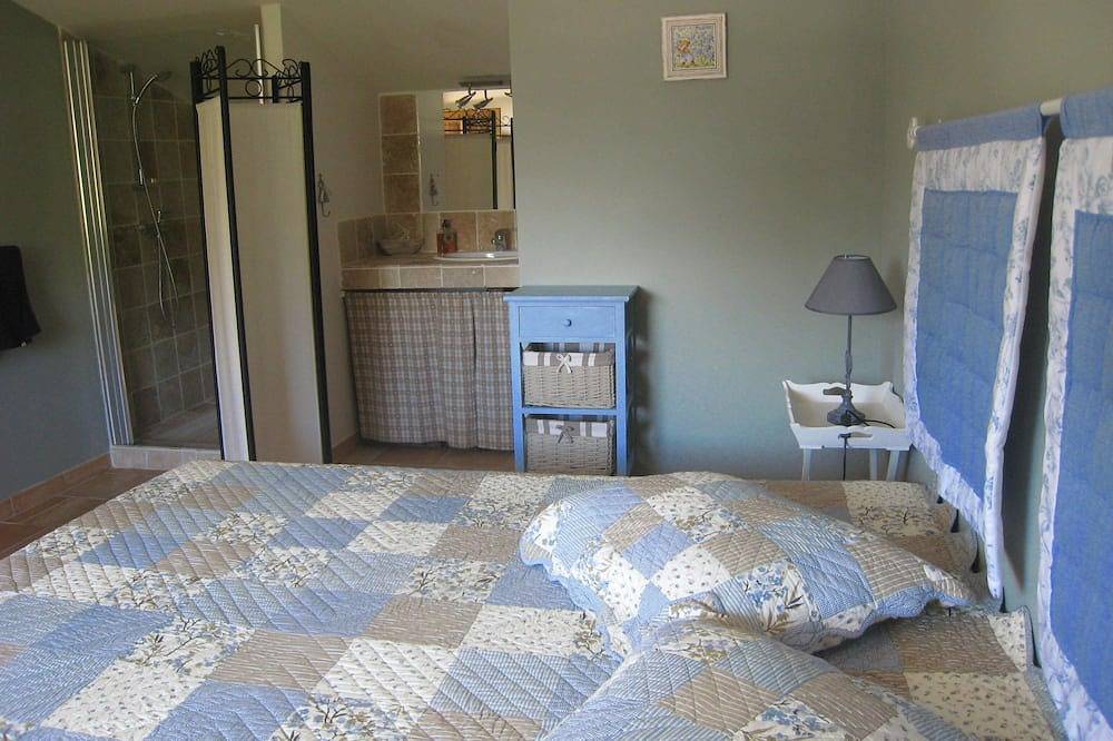 Comfortable Gite Swimming Pool Garden in Forcalquier, Parque natural regional del Luberon