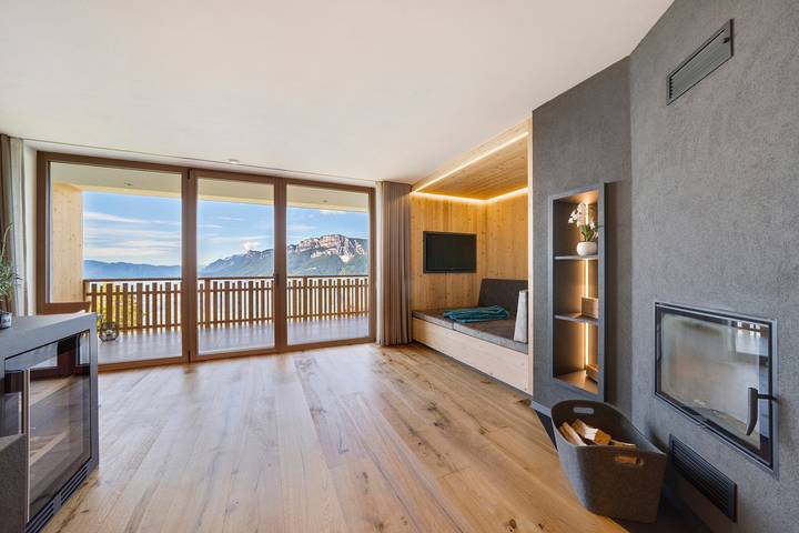 Entire apartment, ‘Lodge Melisse’ holiday flat with mountain views, private terrace and private sauna in Mölten, Sarntal Alps
