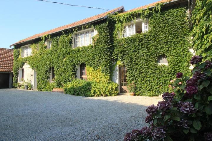 Gîte pour 7 personnes, avec vue à Connantre