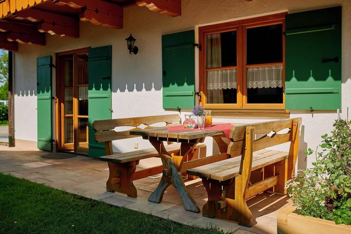 Ferienwohnung für 4 Personen, mit Balkon und Terrasse sowie Garten und Pool im Tölzer Land - 2