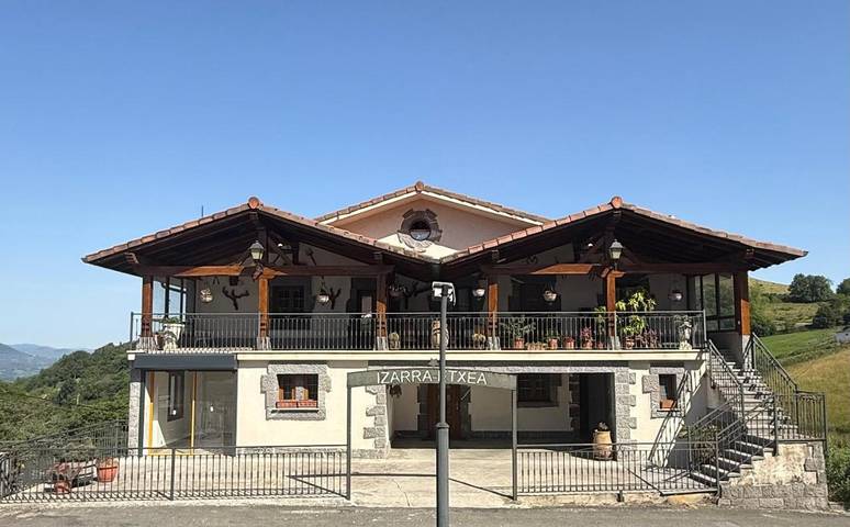 Casa rural para 2 personas, con Terraza y Vistas en Aya - 2