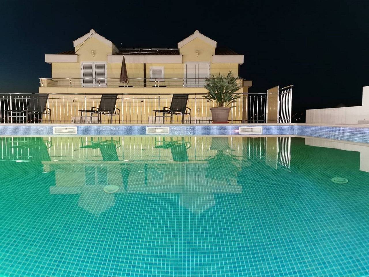 Geheel appartement, Apartments Villa Moonlight - One Bedroom Apartment with Sea View Balcony and Terrace (Sandra) in Okrug Gornji, Čiovo