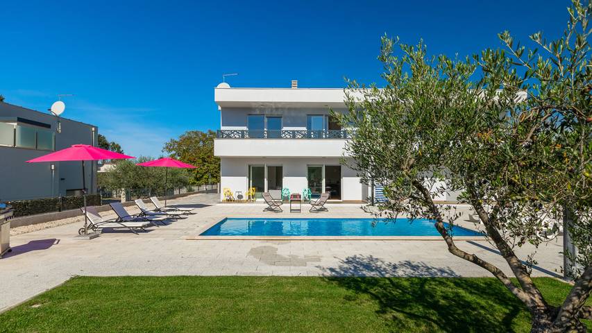 Villa voor 8 personen, met terras en tuin in Novigrad