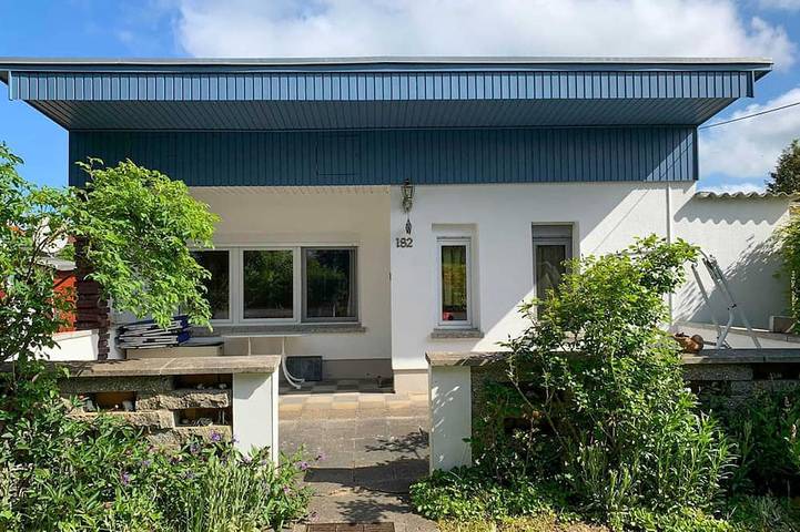 Bungalow für 2 Personen, mit Terrasse und Garten in Sundhagen