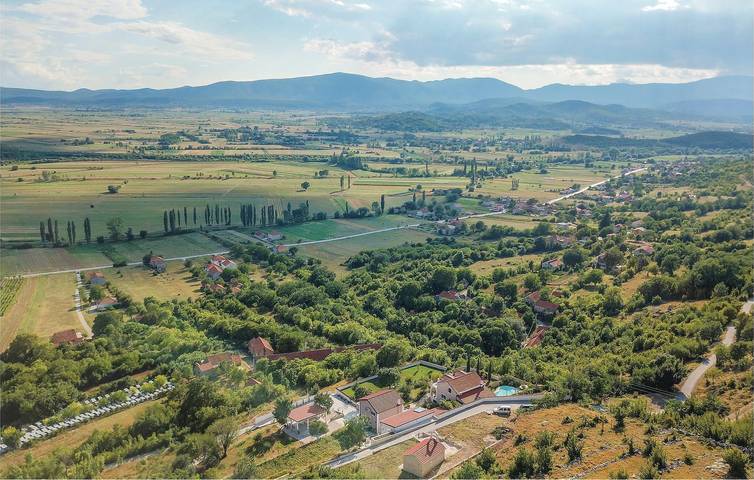 Gemütliche 1-Zimmer-Wohnung mit Pool in der Nähe des Flusses Cetina in Dalmatinisches Zagora