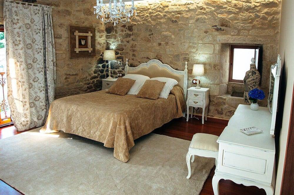 Casa Rural Con Piscina Y Cerca De La Playa in Carballo, Costa de Galicia