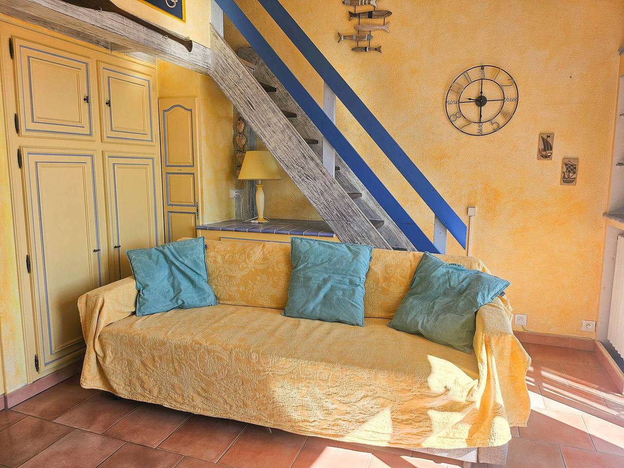 Apartamento vacacional entero, A pleasant, air-conditioned studio with Wi-Fi in the heart of Port Grimaud Sud, in Port Grimaud, Grimaud