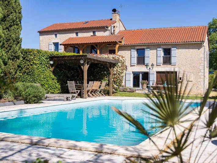 Maison de vacances pour 12 personnes, avec Balcon et Terrasse ainsi que Jardin et Piscine à Gramat