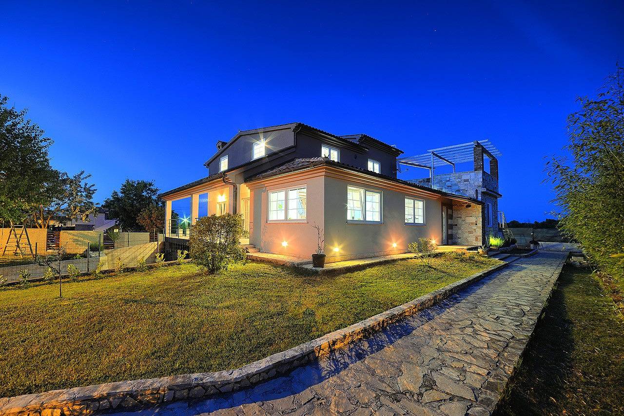 Villa für 12 Personen mit Terrasse in Sisan, Südküste Istrien