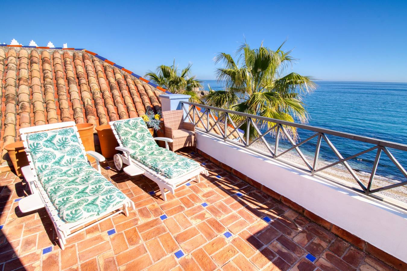 Appartement entier, Appartement 'La Perla De La Bahia' avec vue sur la mer, Wi-Fi et climatisation in Casares Costa, Casares