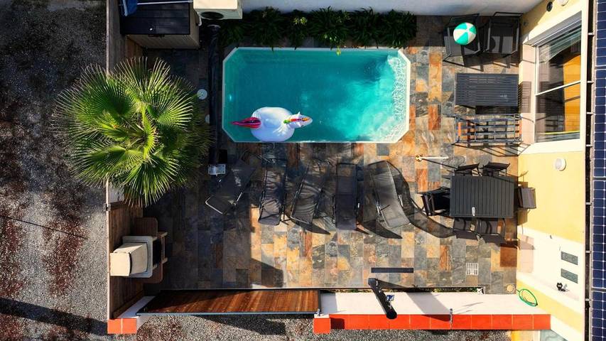 Location de vacances pour 12 personnes, avec jardin ainsi que vue et piscine, animaux acceptés à Peyrole - 3
