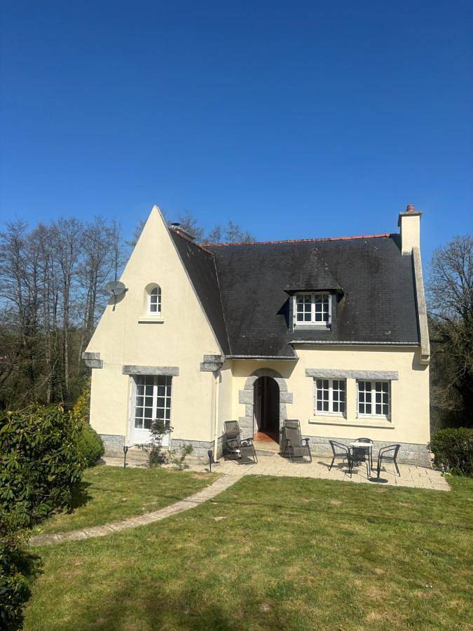 Gîte pour 6 personnes, avec jardin et vue, animaux acceptés à Treffrin