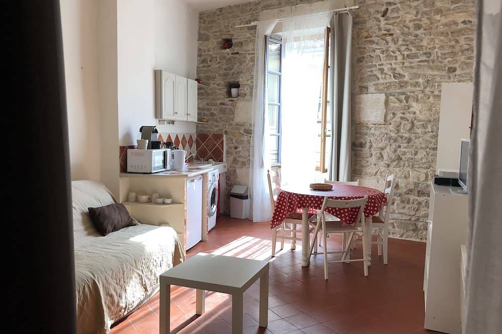 Appartement entier, 20 m Arênes de Nîmes Large studio / mezzanine in Nîmes, Région de Nîmes