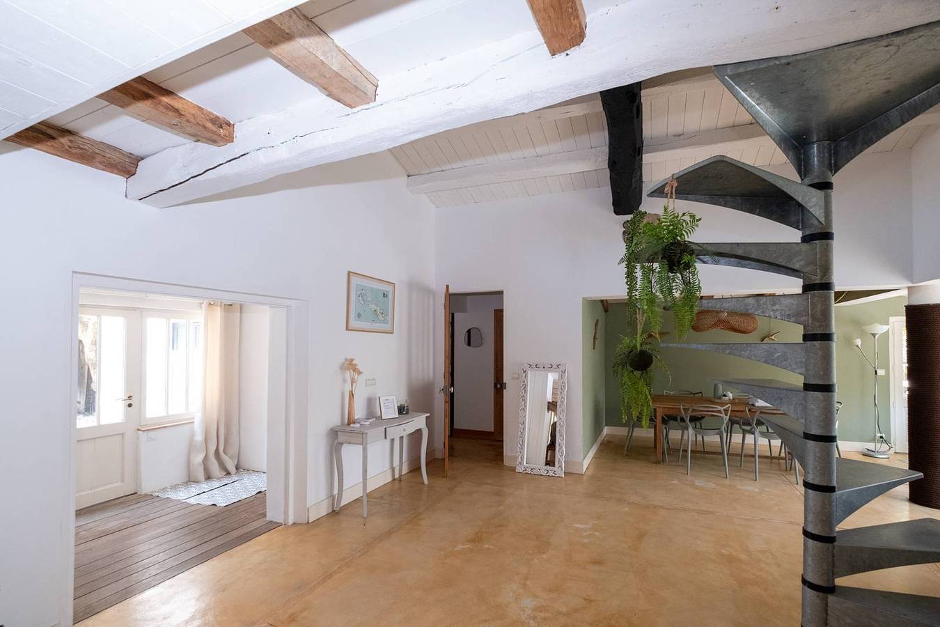 Appartement de vacances entier, Charmante maison dans venelle fleurie in Sainte-Marie-de-Ré, Île de Ré