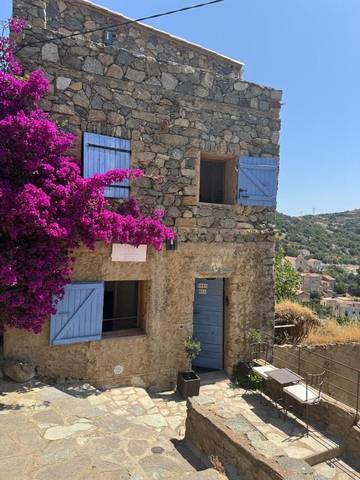 Gîte pour 2 personnes, avec terrasse à Corbara
