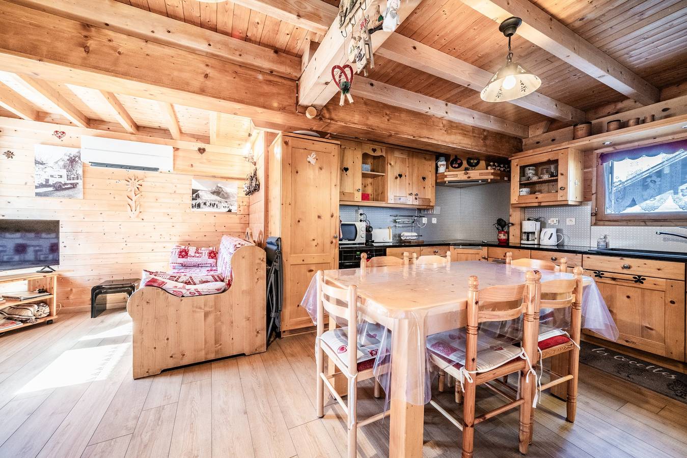Chalet „6p Premium – La Bergeronette“ mit Bergblick, Wlan und Klimaanlage in Verchaix, Region Bonneville