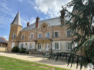 Gîte pour 6 personnes, avec vue et terrasse ainsi que piscine et jardin à Bâgé-la-Ville