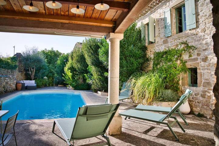 Location de vacances pour 8 personnes, avec vue ainsi que jardin et piscine, adapté aux familles à Collorgues - 3