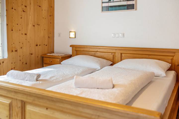 Entire apartment, Apartment 'Gartnerhof Rose' with Mountain View, Shared Garden and Wi-Fi in Stubai Alps, Brenner